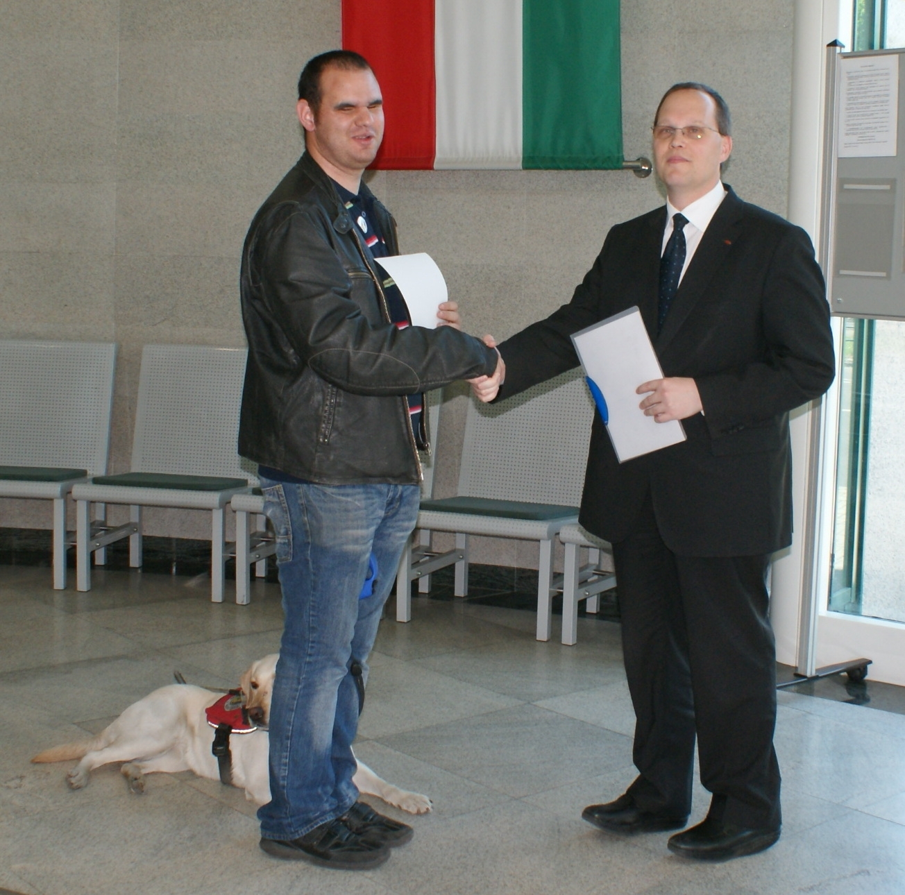 Petíció a PSZÁF-nek a Vakvezető Kutyák Világnapján