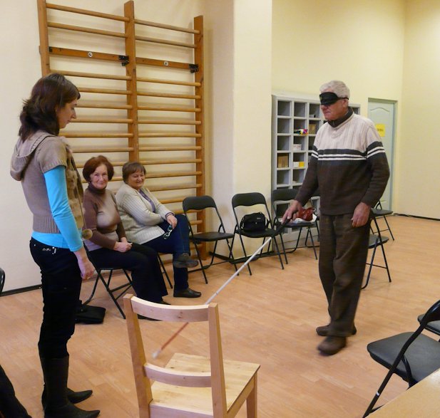 Sensitization training with guide dog