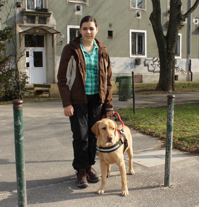Dóra and her Guide Dog, Fidzsi