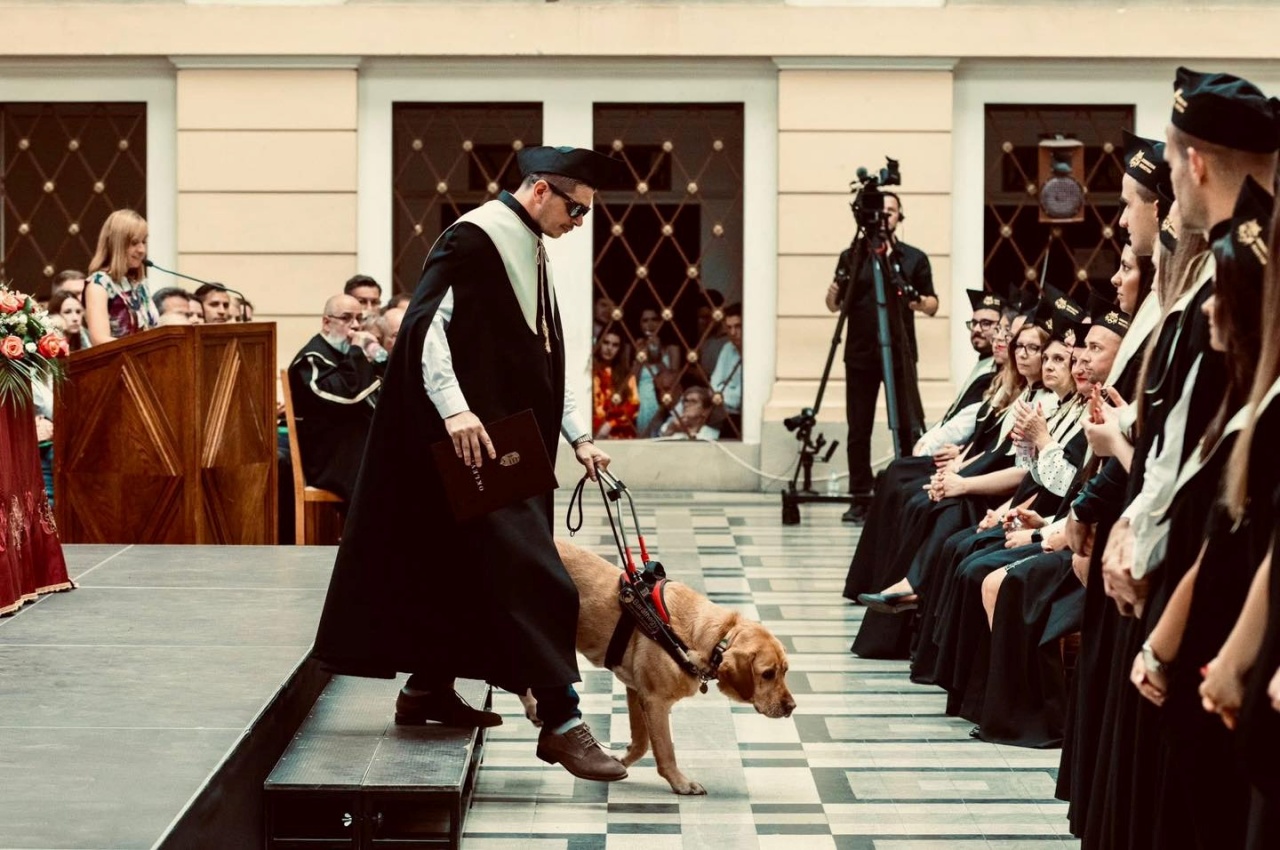 A gazdájával együtt diplomázott le vakvezető kutyánk